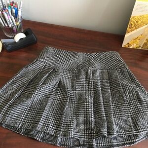STURDY WOOL NICE QUALITY SKIRT